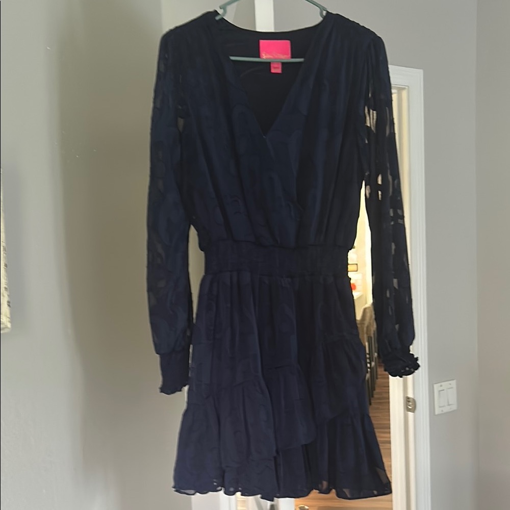 Lilly Pulitzer Navy blue dress. Size 6. Worn once. Excellent condition, Lined,